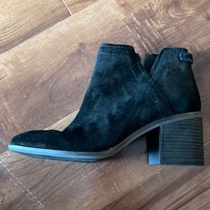 Womens black ankle black suede zip up booties 3” heels size 11